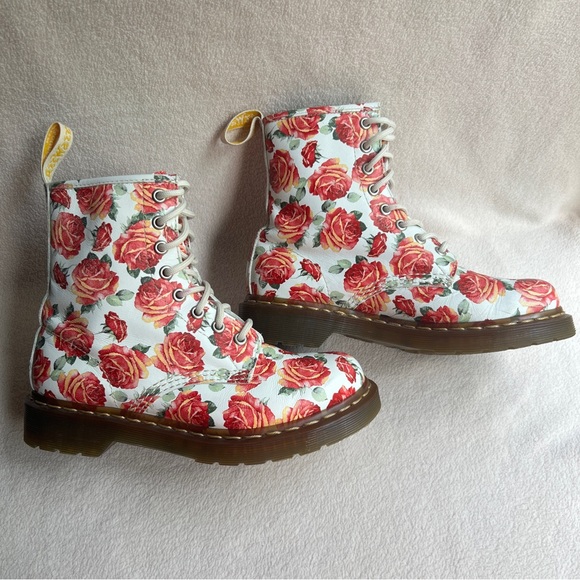 Rare Dr. Martens Rose Pattern Combat Boots White Red Floral Women’s 6 - Picture 4 of 16